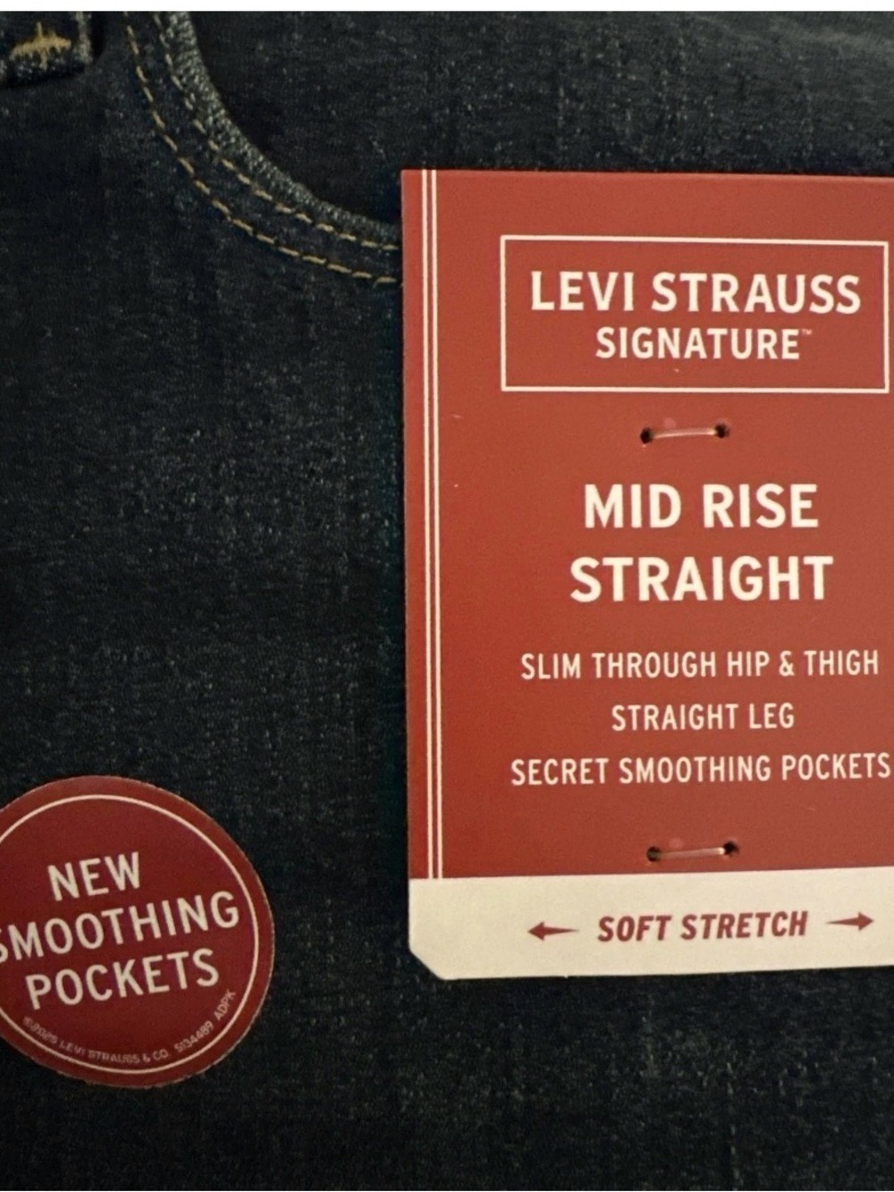 Levi's Women's Straight Leg Jeans in Dark Blue Wash NWT - Picture 6 of 11